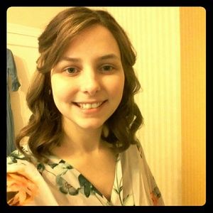 Meet your Posher, Laura